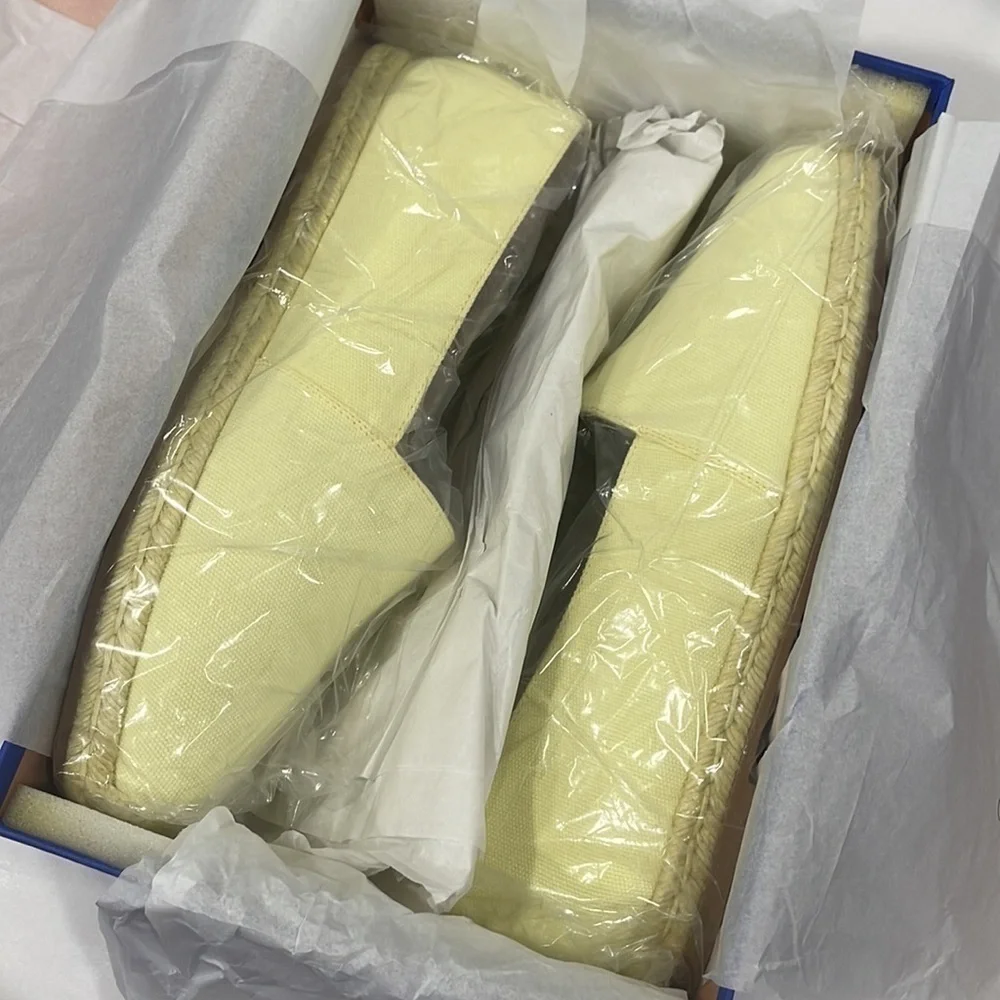 Stuart Weitzman Dree Canvas Espadrille in Pastel Yellow Size 10C - Wide